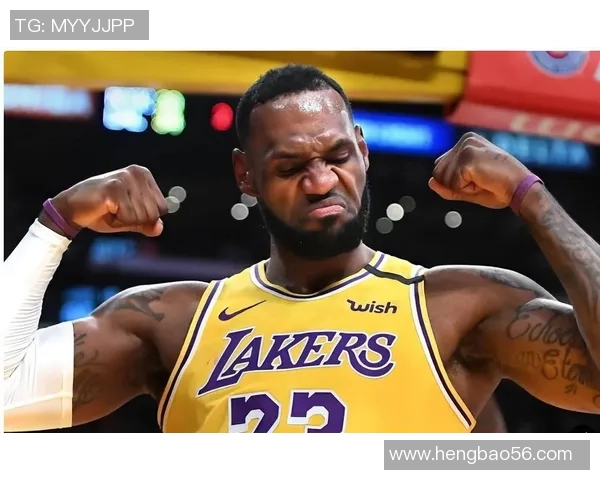 詹姆斯手感火热 横撤步三分精准命中