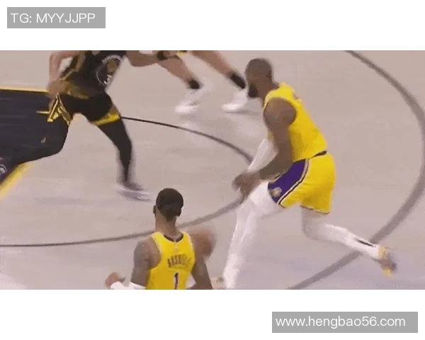 里夫斯上篮不进 詹姆斯跟进打成并加罚