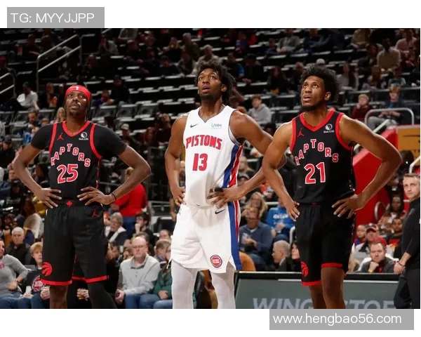 又换一套造型！里斯和弟弟观战猛龙！后者是猛龙下属球队球员！