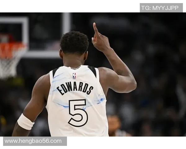 爱德华兹：我们大多数时候不听球队战术 总是头铁&把比赛搞复杂